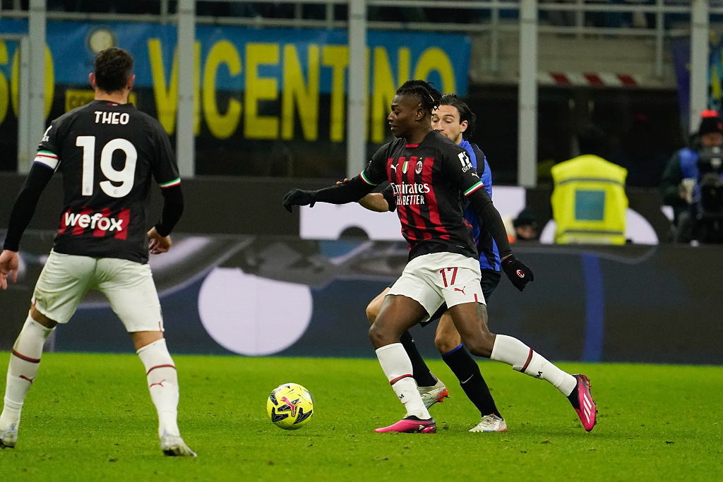  AC米兰客场险胜亚特兰大，吉鲁头槌制胜延续不败金身